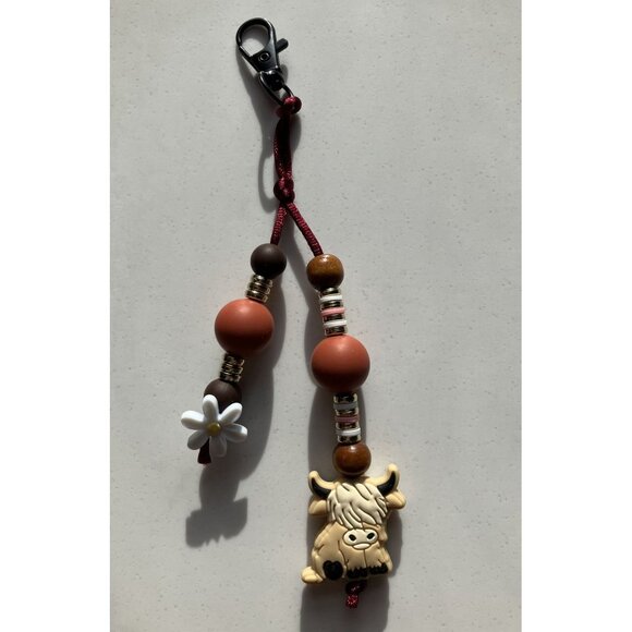 Highland Cow/Daisy Pink-White-Brown-Gold-Maroon Keychain Bag Water bottle Charm - Picture 1 of 5